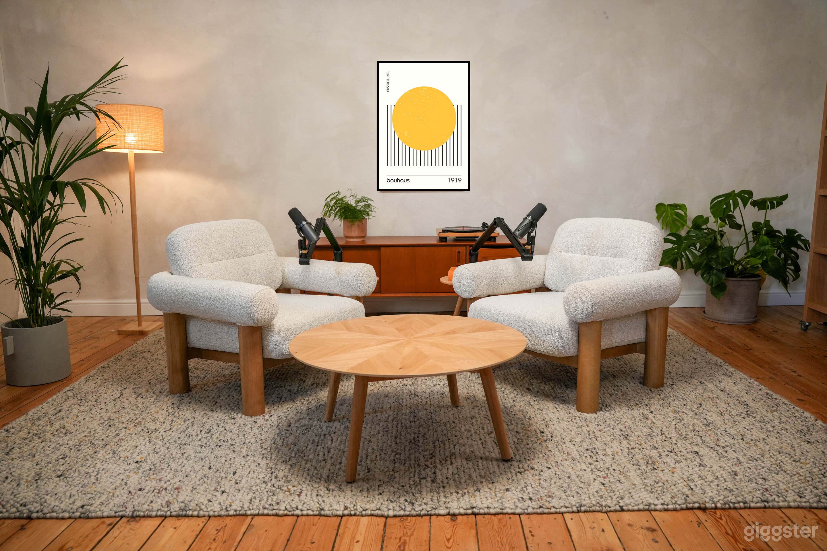 Shoreditch Podcast Studio - Cozy, High-End, Customisable Photo 1