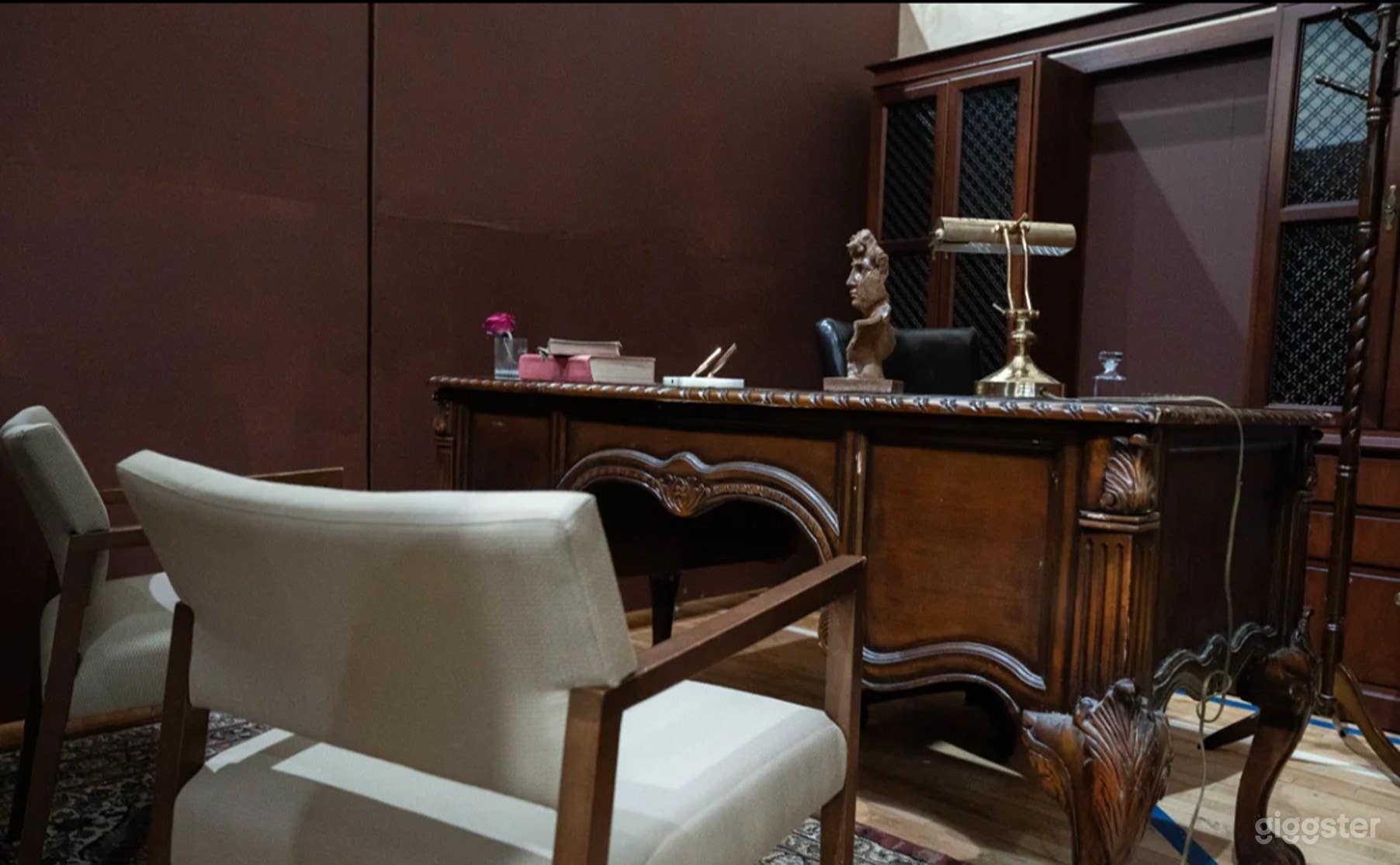 Executive Office Photo/Film Set Photo 4