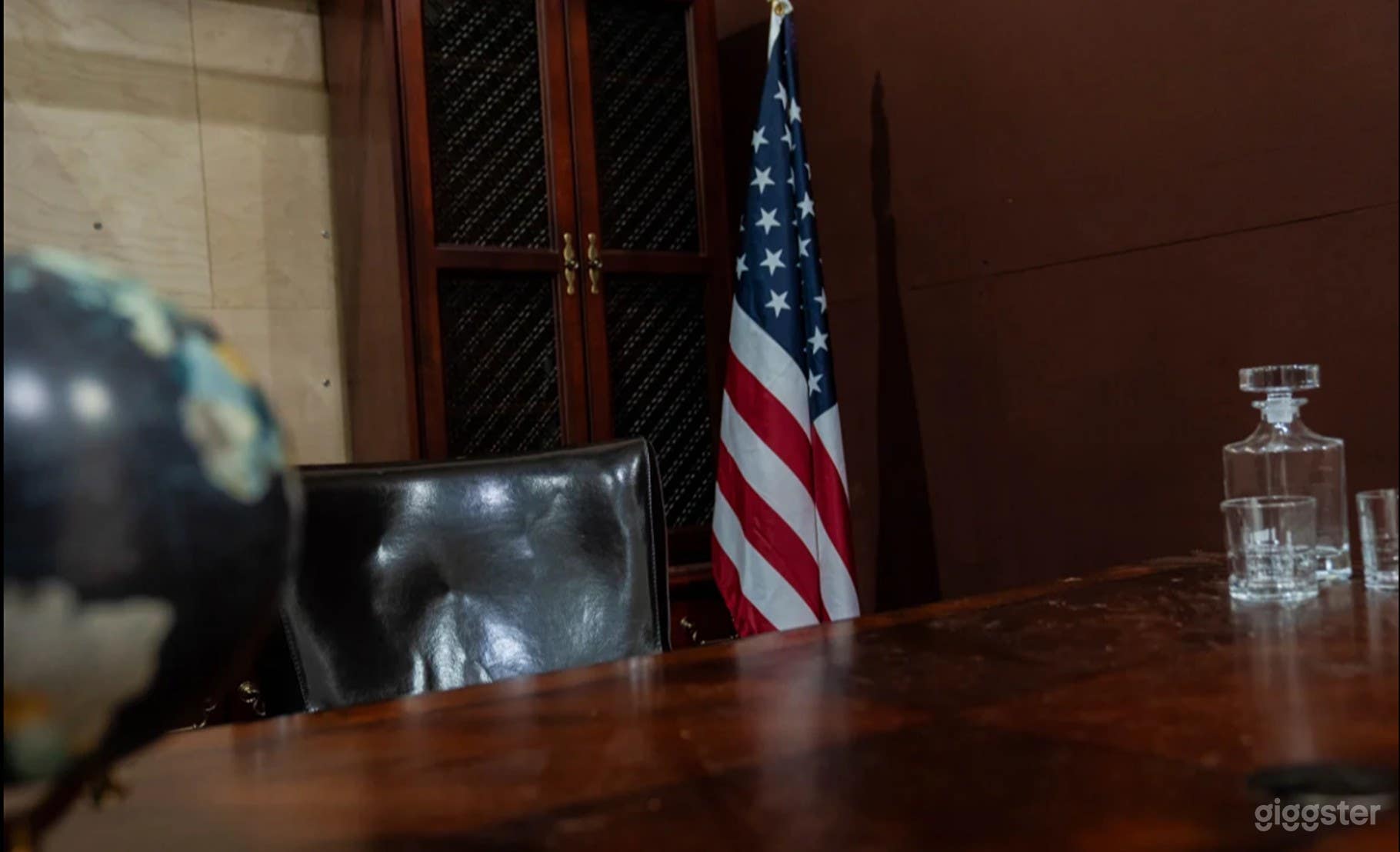 Executive Office Photo/Film Set Photo 3