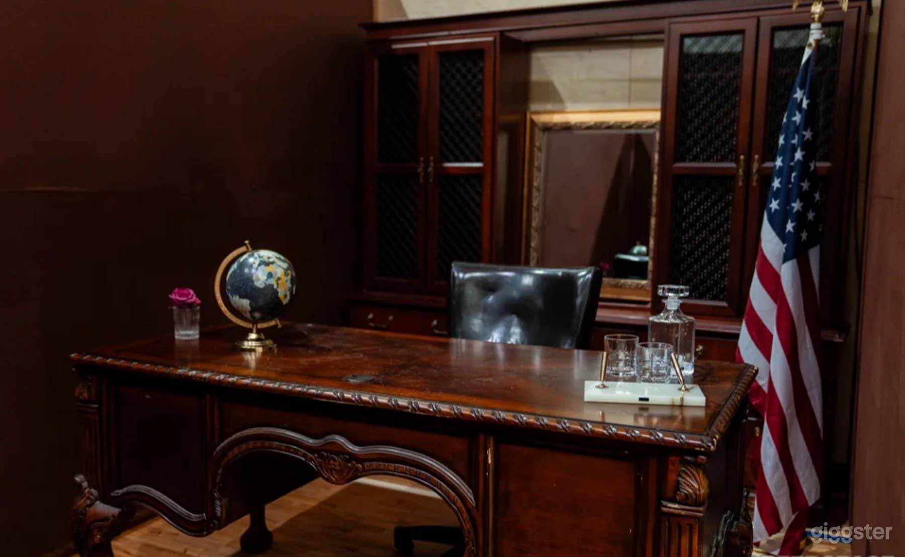 Executive Office Photo/Film Set Photo 1