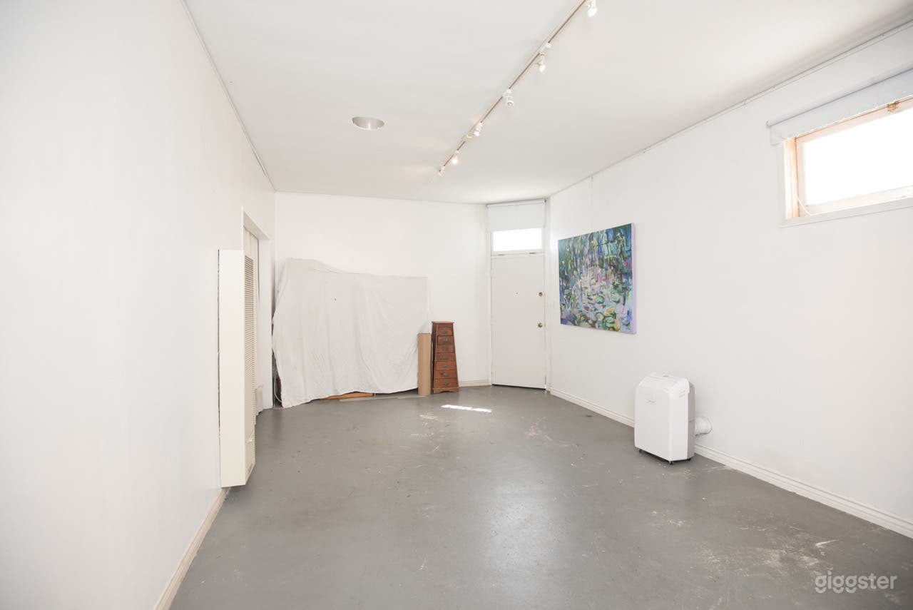 large room 650 Sq feet