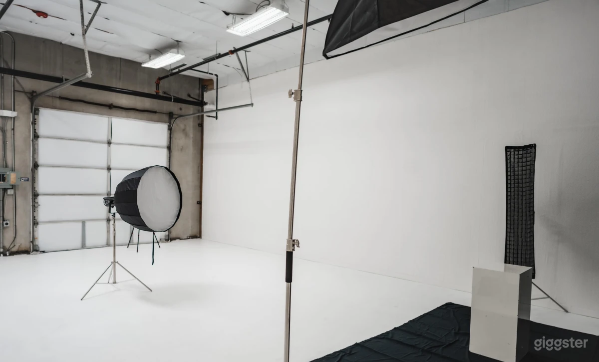 White canvas - Perfect for Photo and Video Shoot Photo 2