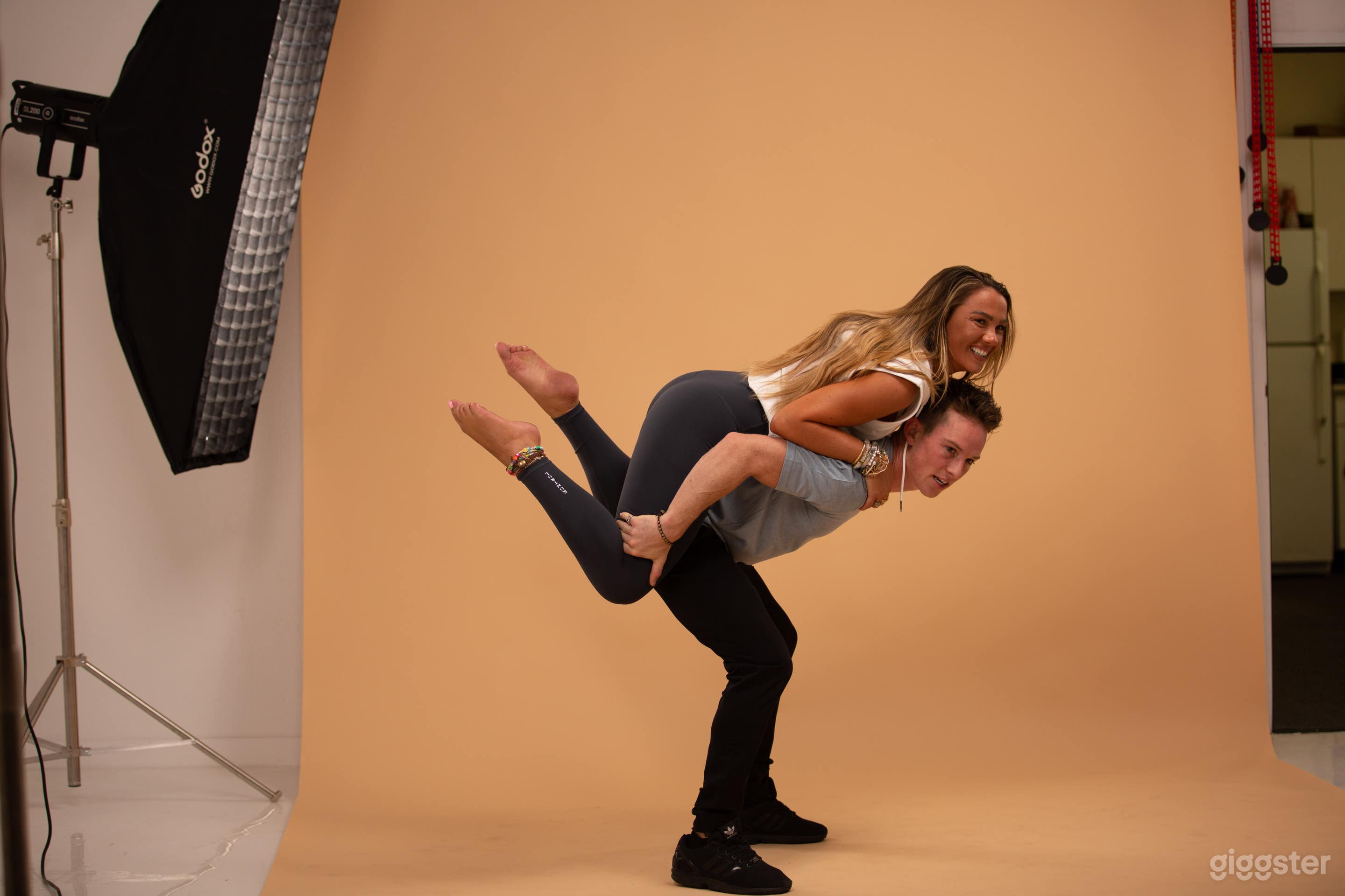 White canvas - Perfect for Photo and Video Shoot Photo 4