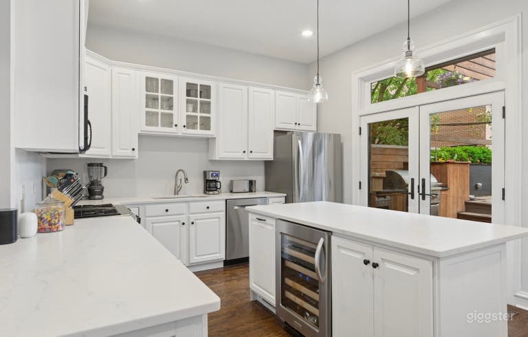  LP Victorian Brick Home with Modern Interior 