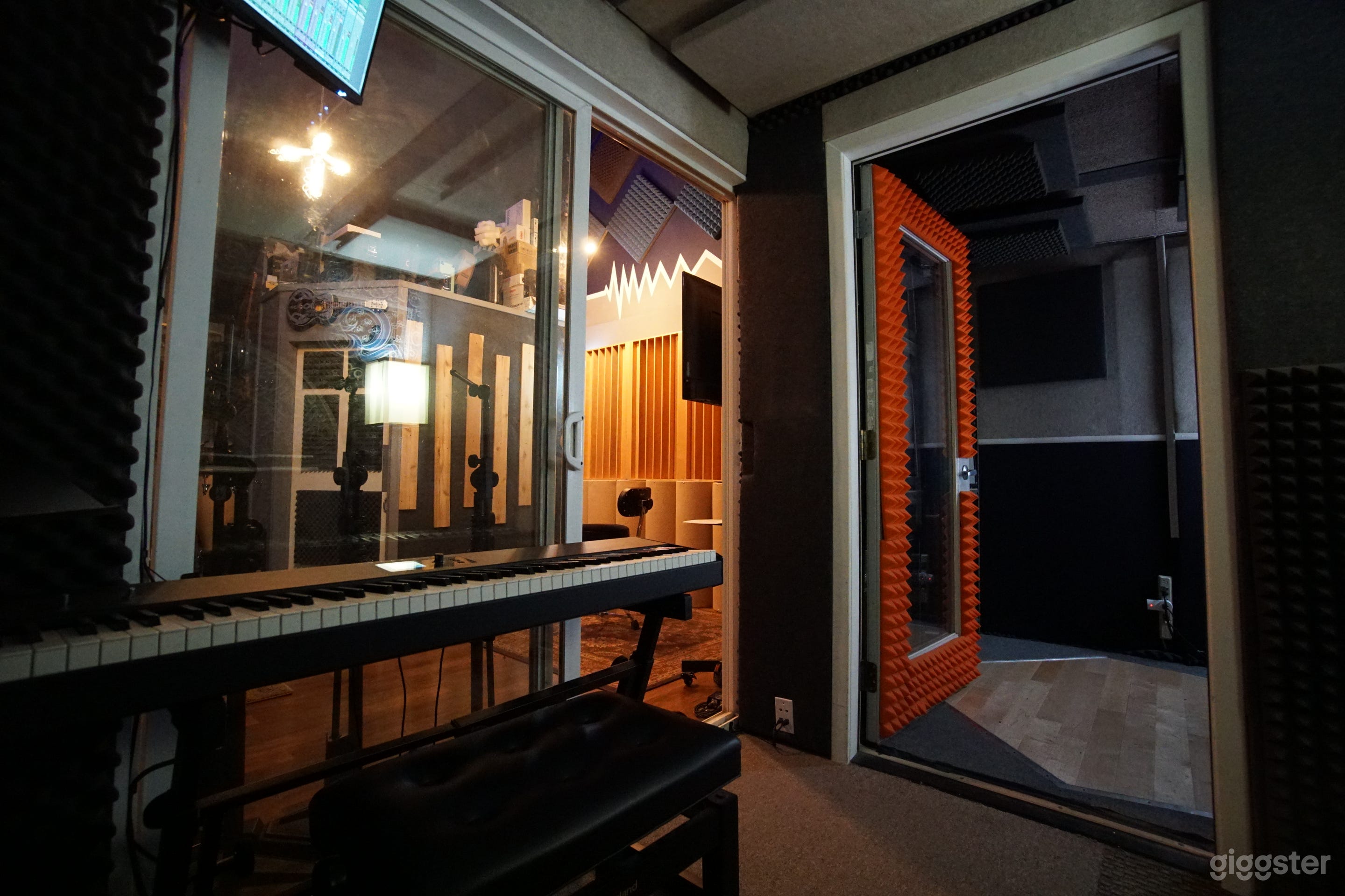 Cozy Recording Studio off Main Drag Photo 1