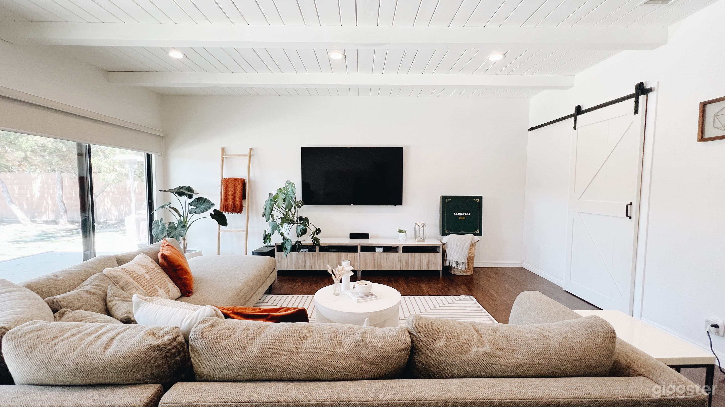 Modern Minimalist Dream House  Photo 1