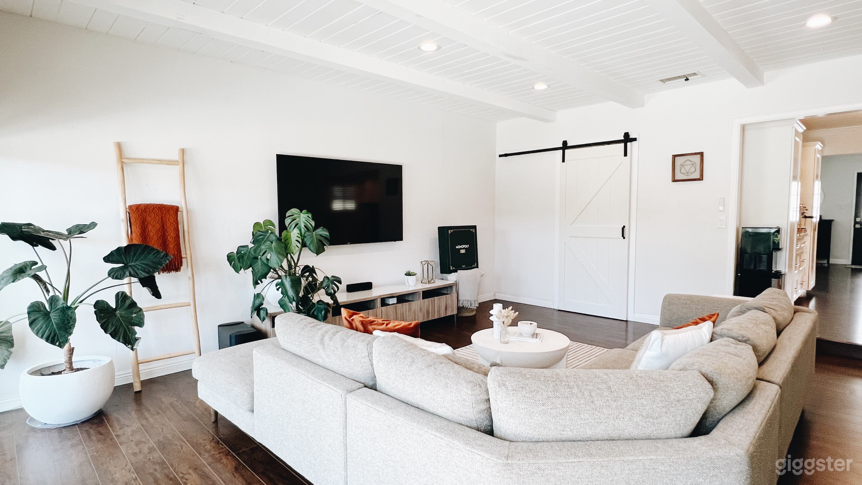 Modern Minimalist Dream House  Photo 3