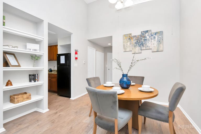  Modern condo in the heart of the Galleria area 