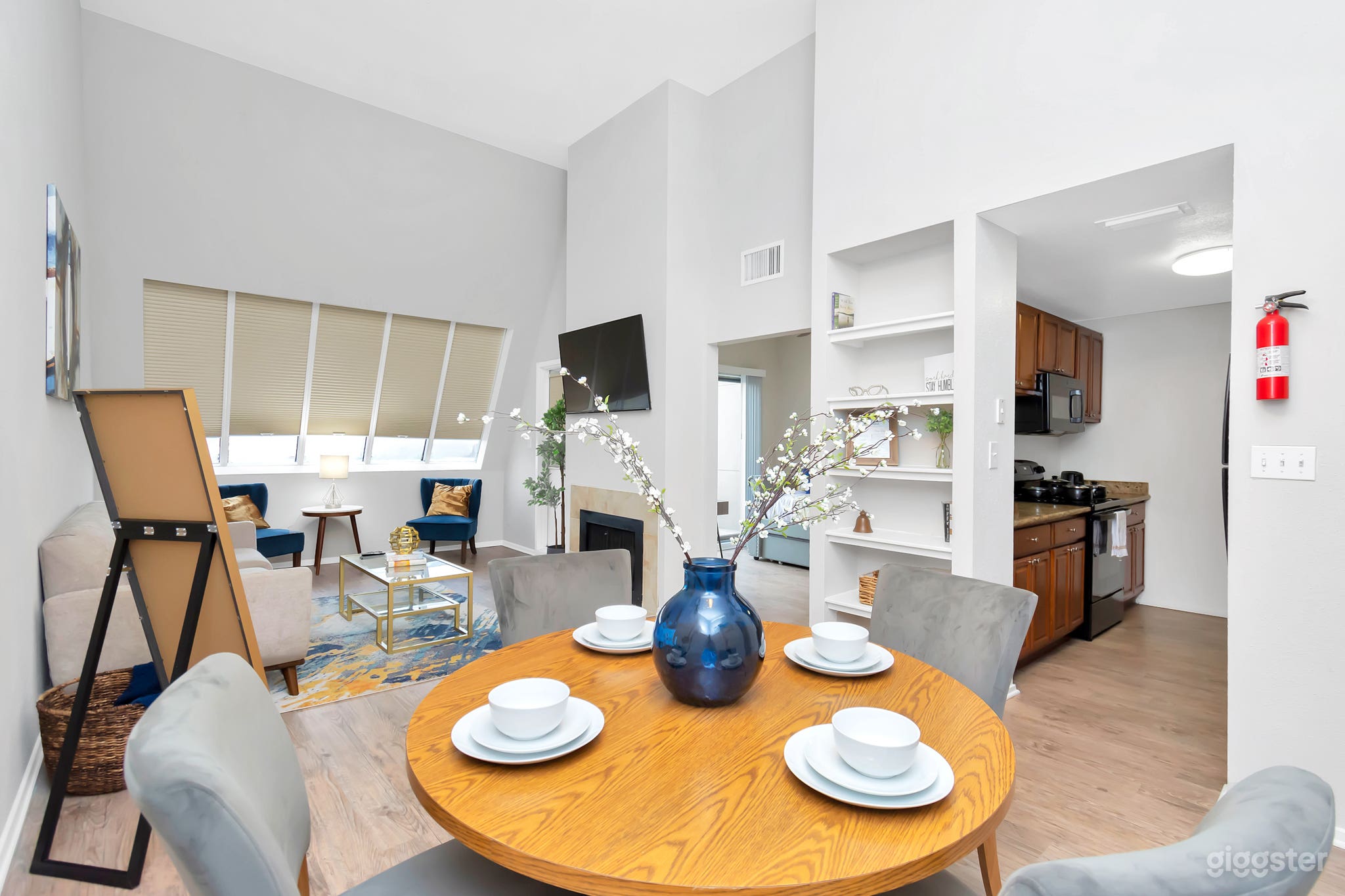 Modern condo in the heart of the Galleria area Photo 2