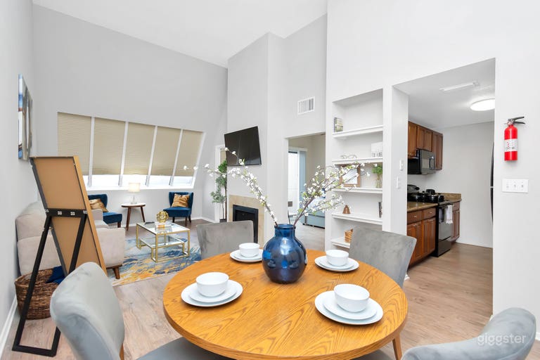  Modern condo in the heart of the Galleria area 