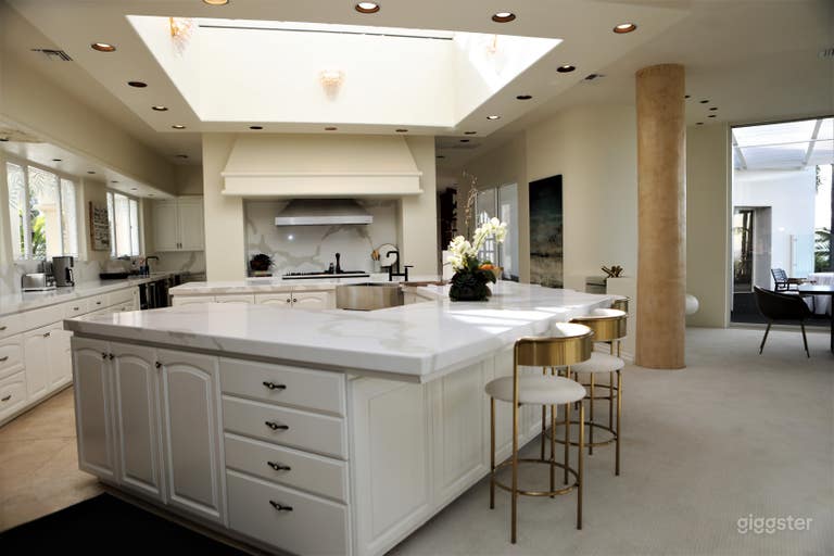  Hilltop Resort-Style Private Oasis  