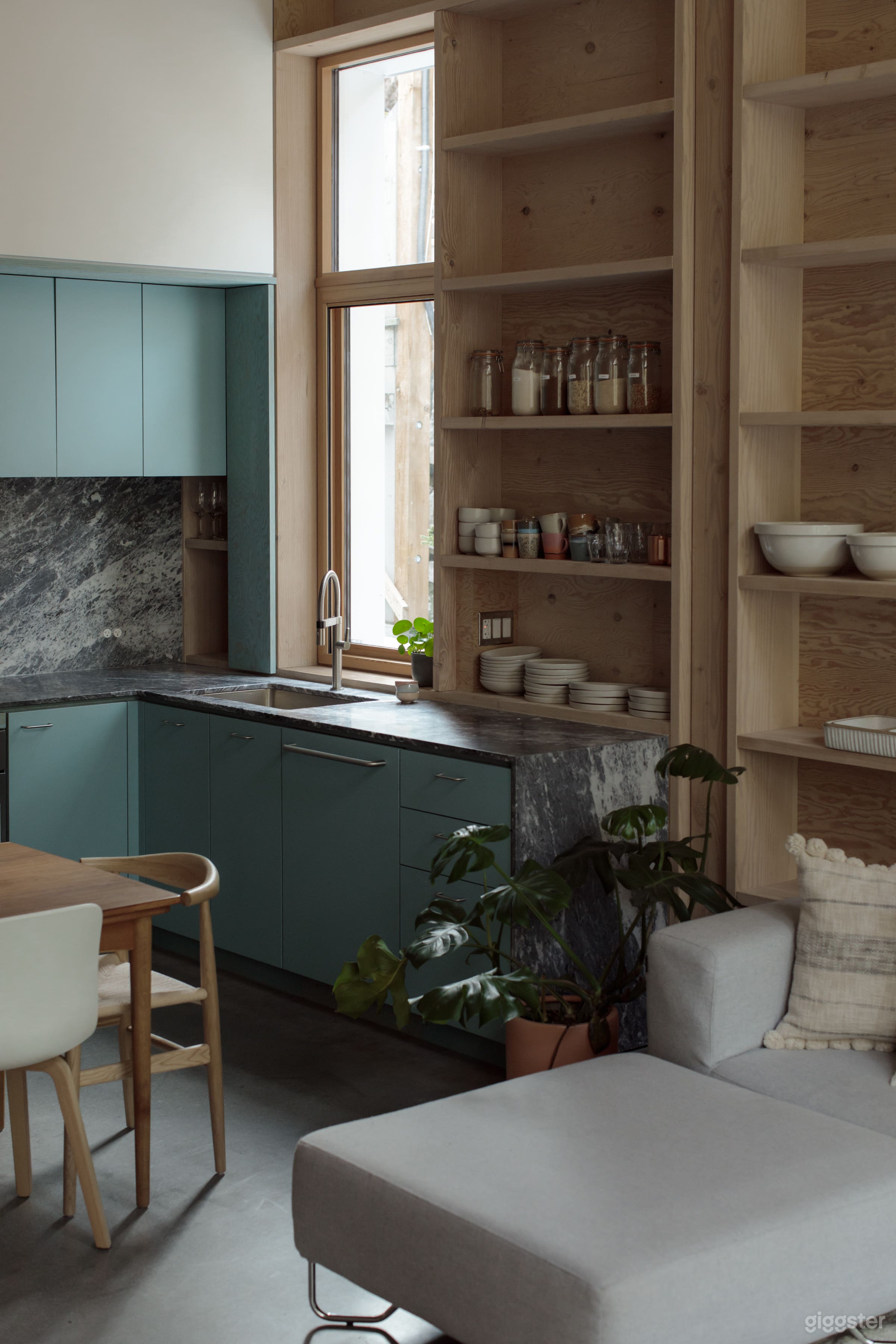 Cozy Modern Cabin located in Whistler Photo 4