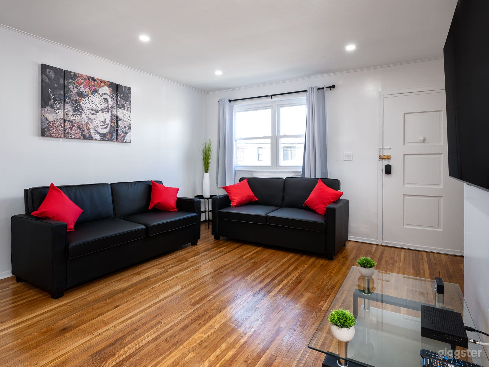 Welcome to Astoria's Casa Oasis.