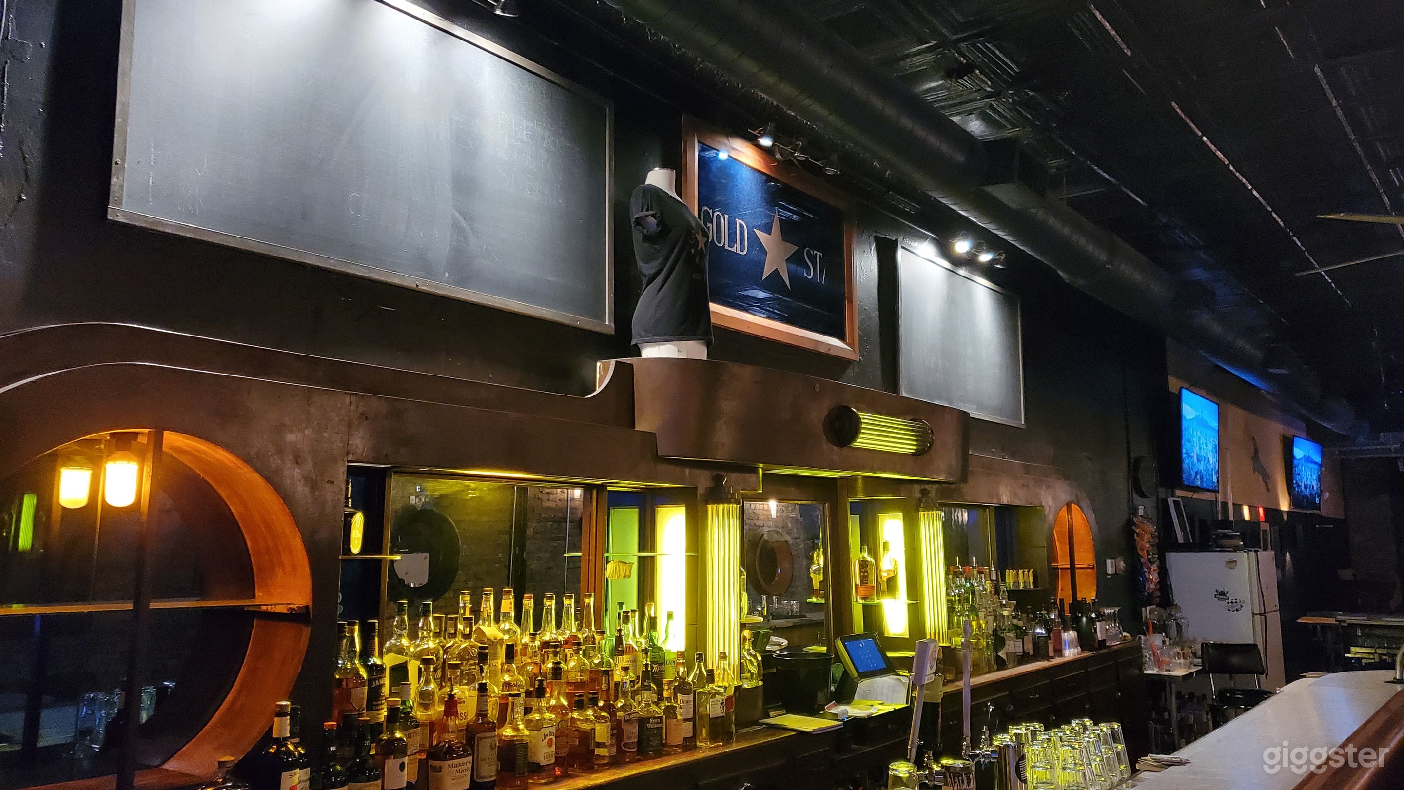 GOLD STAR BAR Photo 2