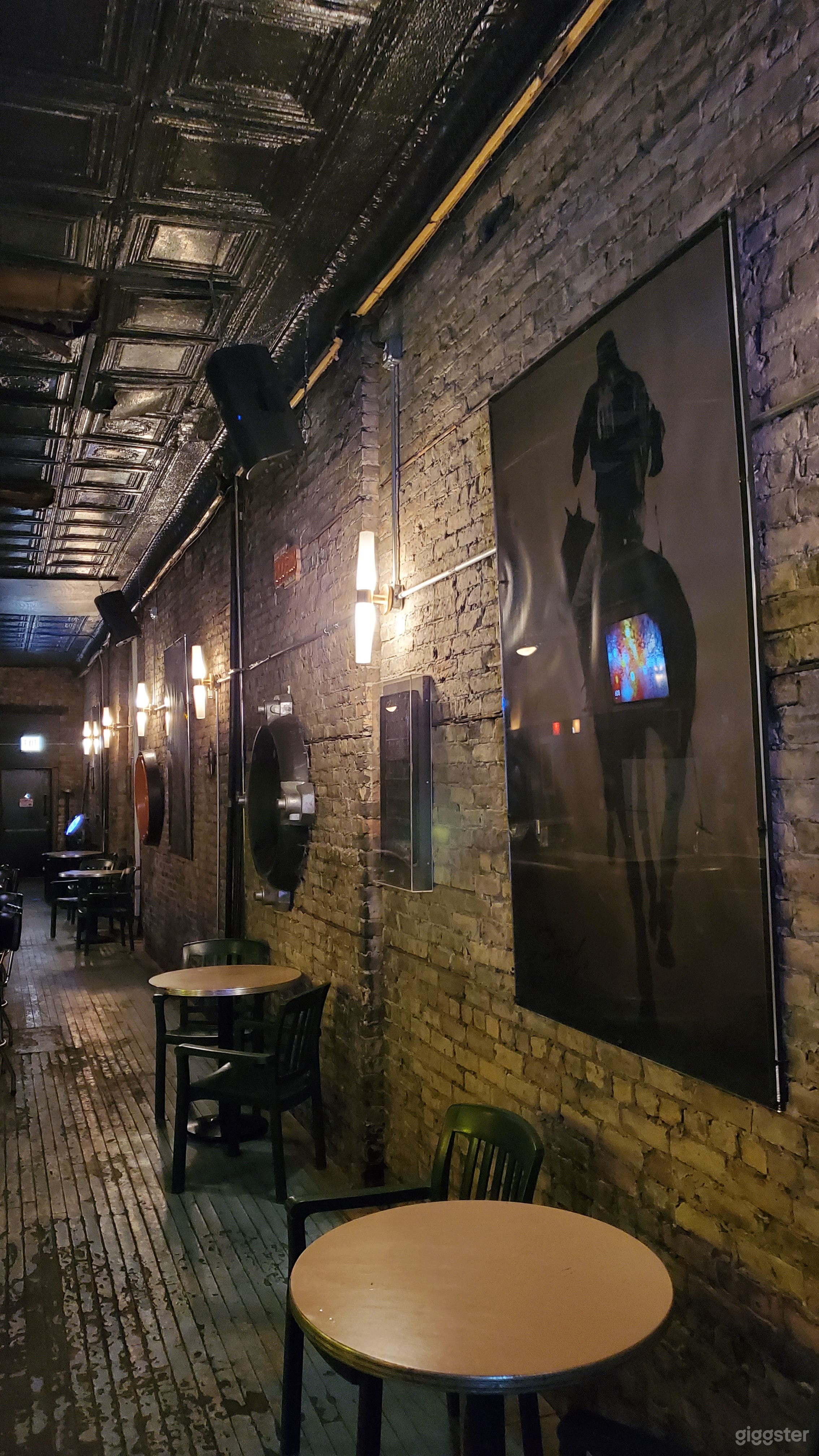 GOLD STAR BAR Photo 4