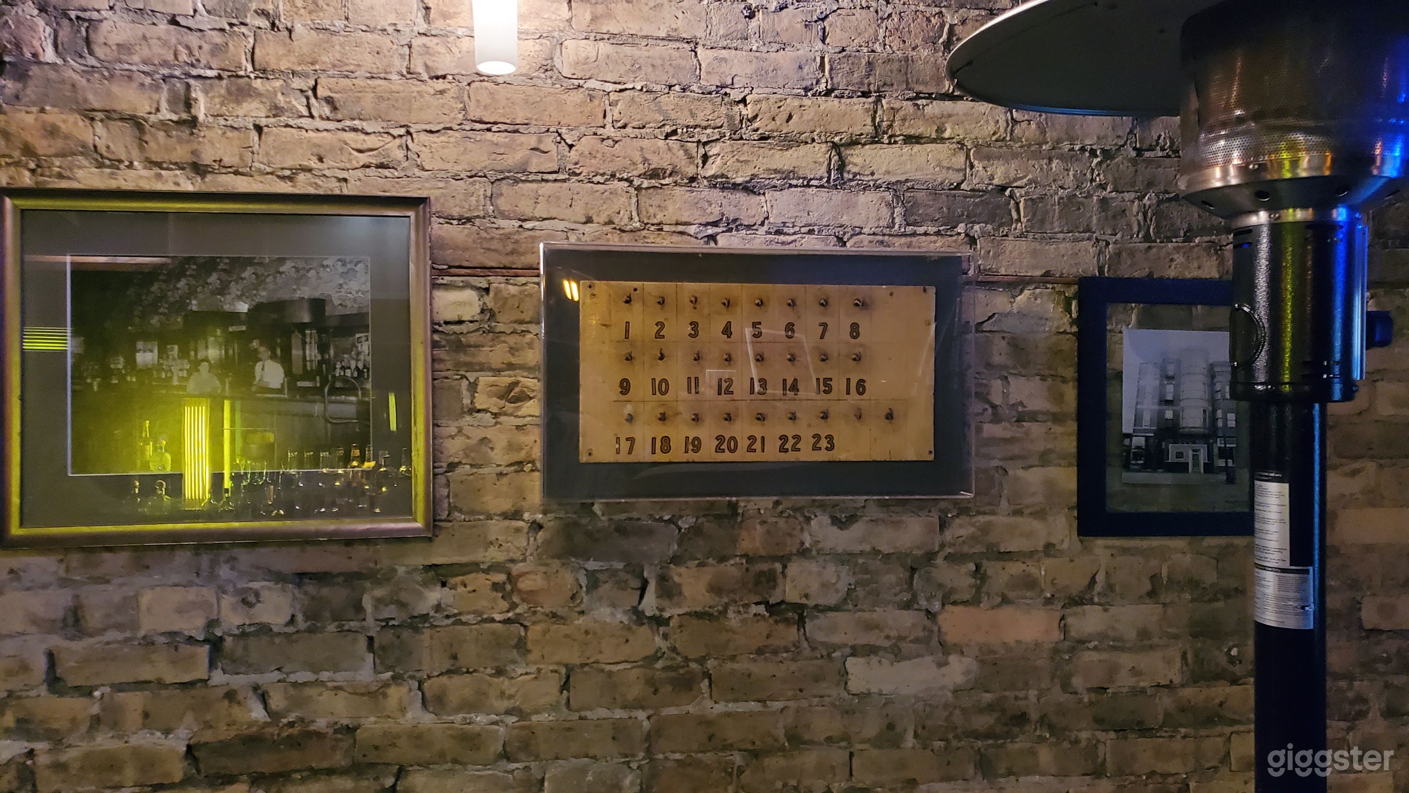 GOLD STAR BAR Photo 3