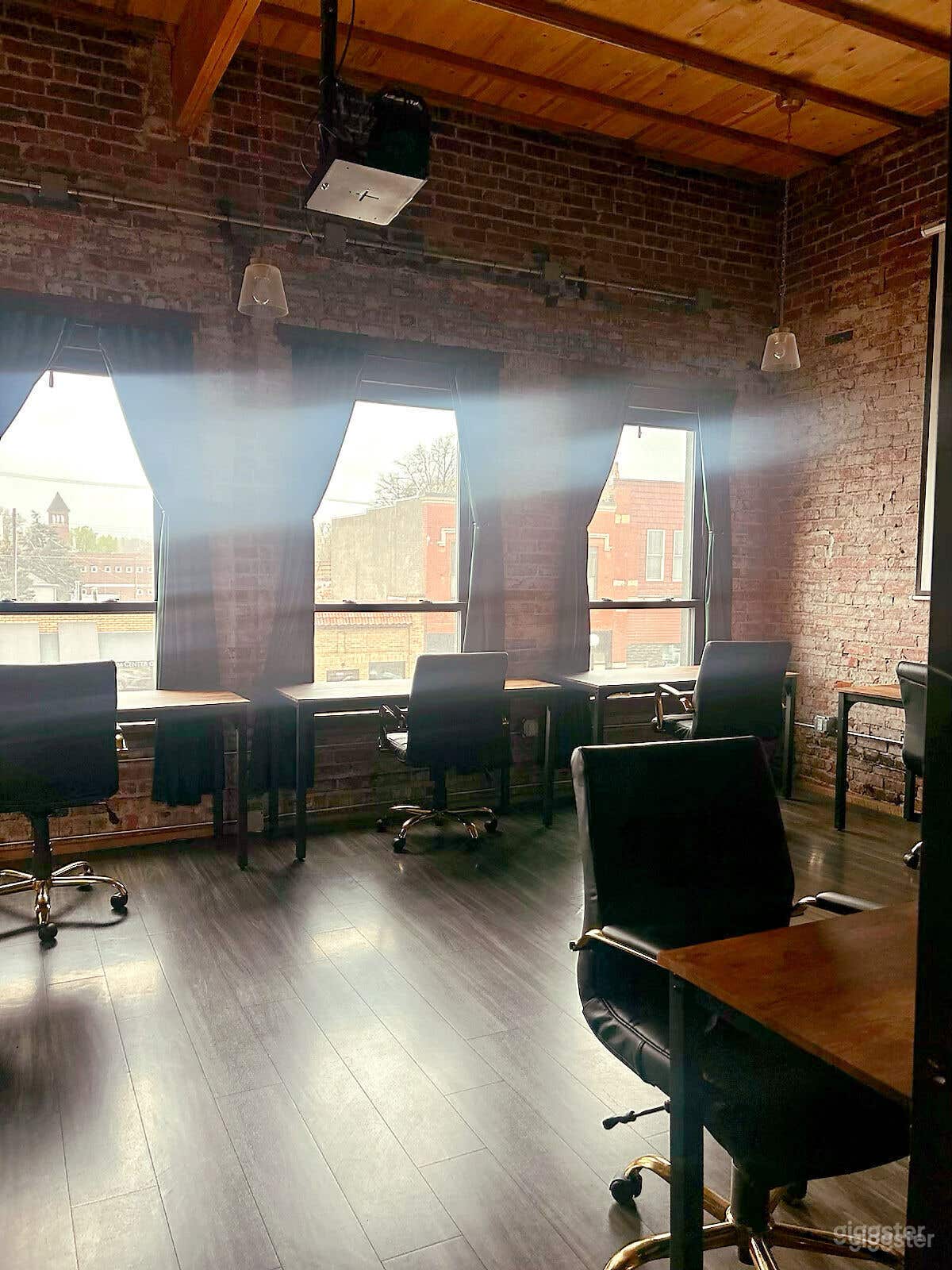 Cozy Conference Room Photo 4