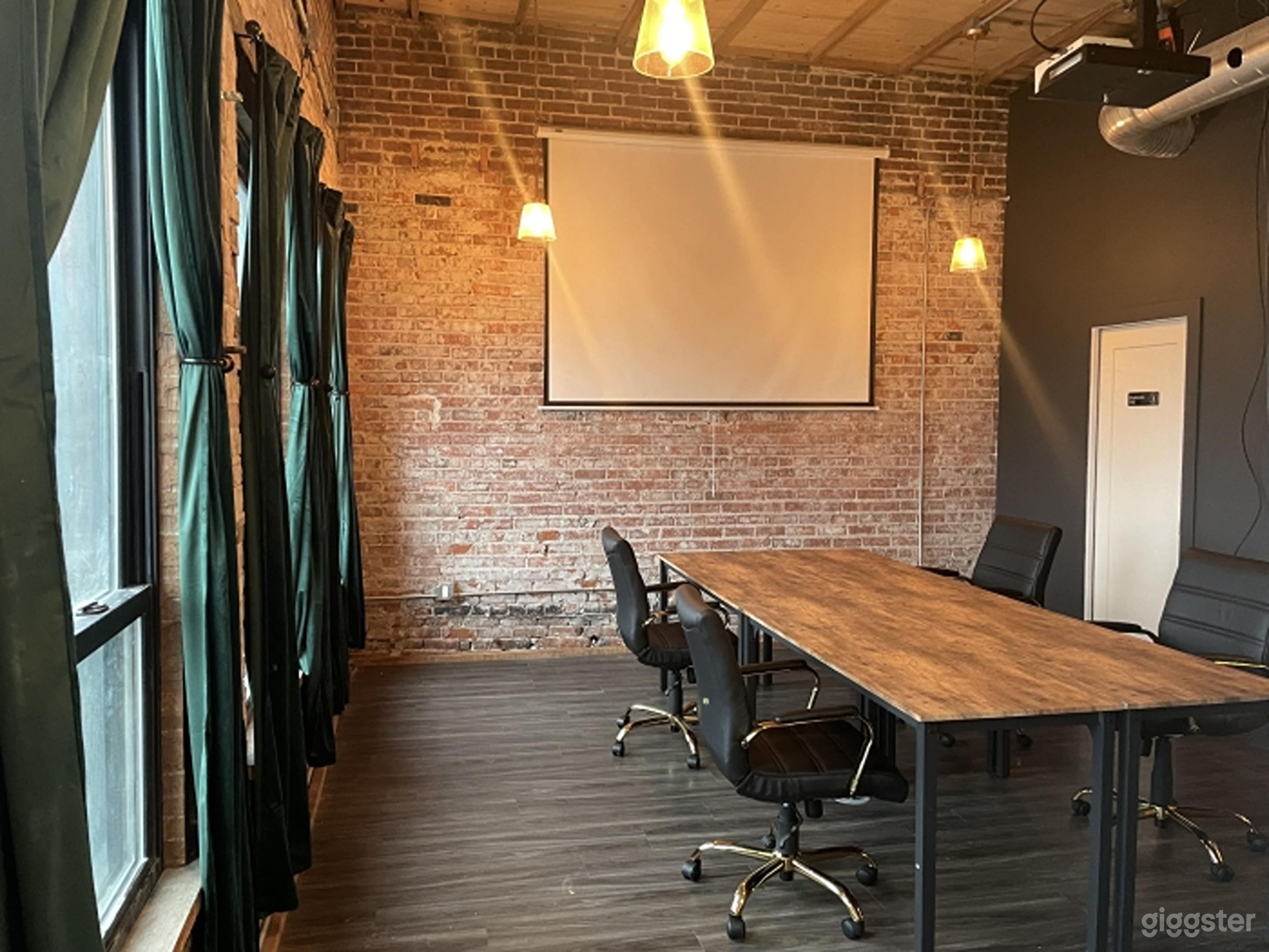 Cozy Conference Room Photo 1