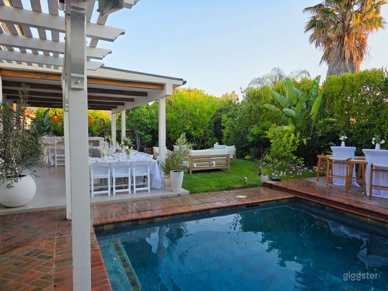  Lush Jungle Vibe – Surrounded by mature trees and vibrant greenery for a natural, tropical backdrop 