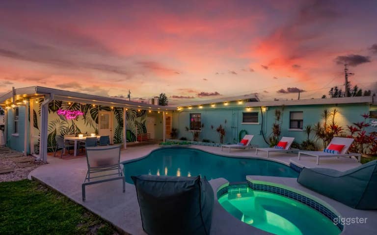  Heated Teal Pool Retreat 