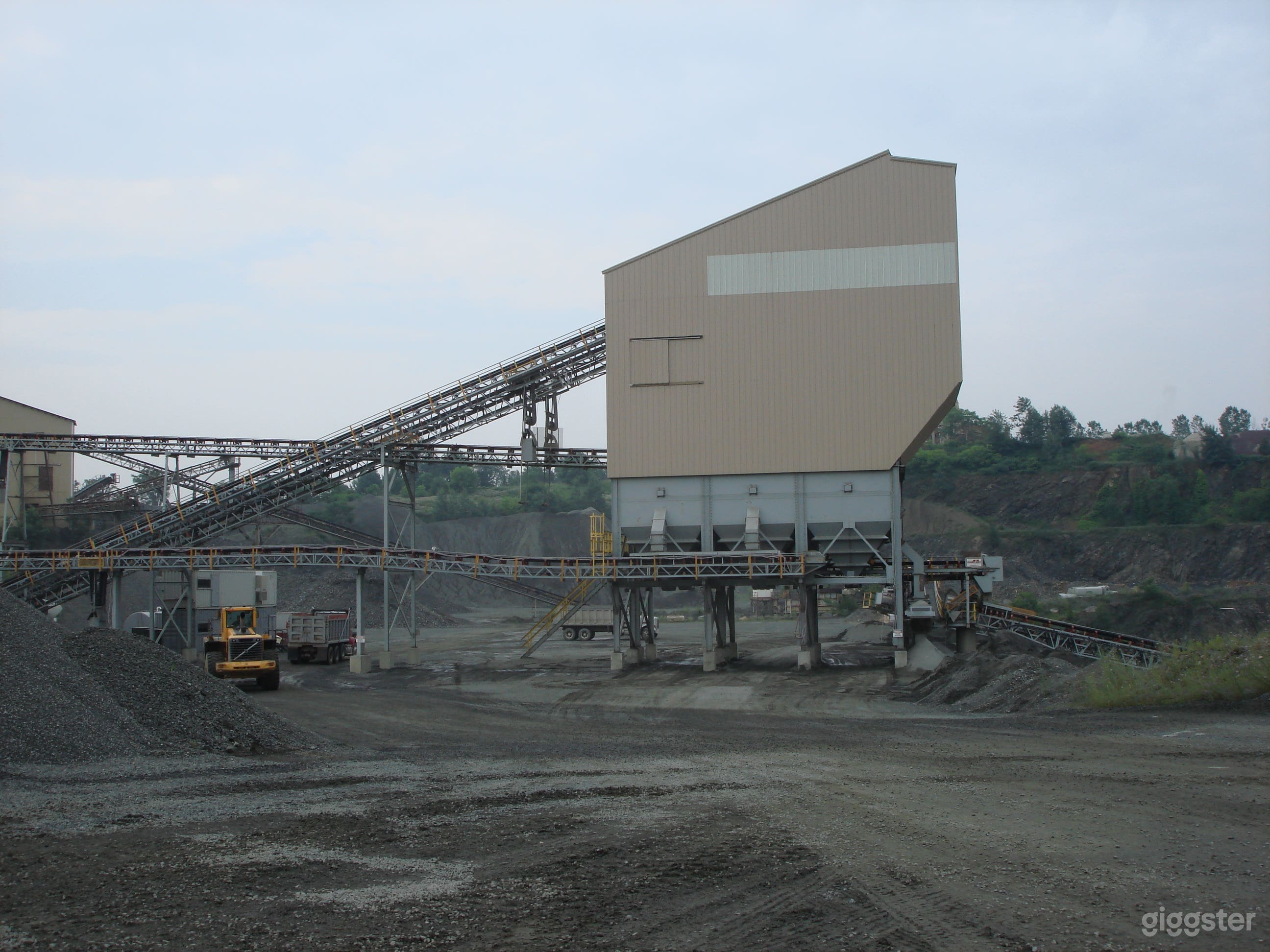 INDUSTRIAL 17 - Huge Operating Gravel Quarry Photo 1