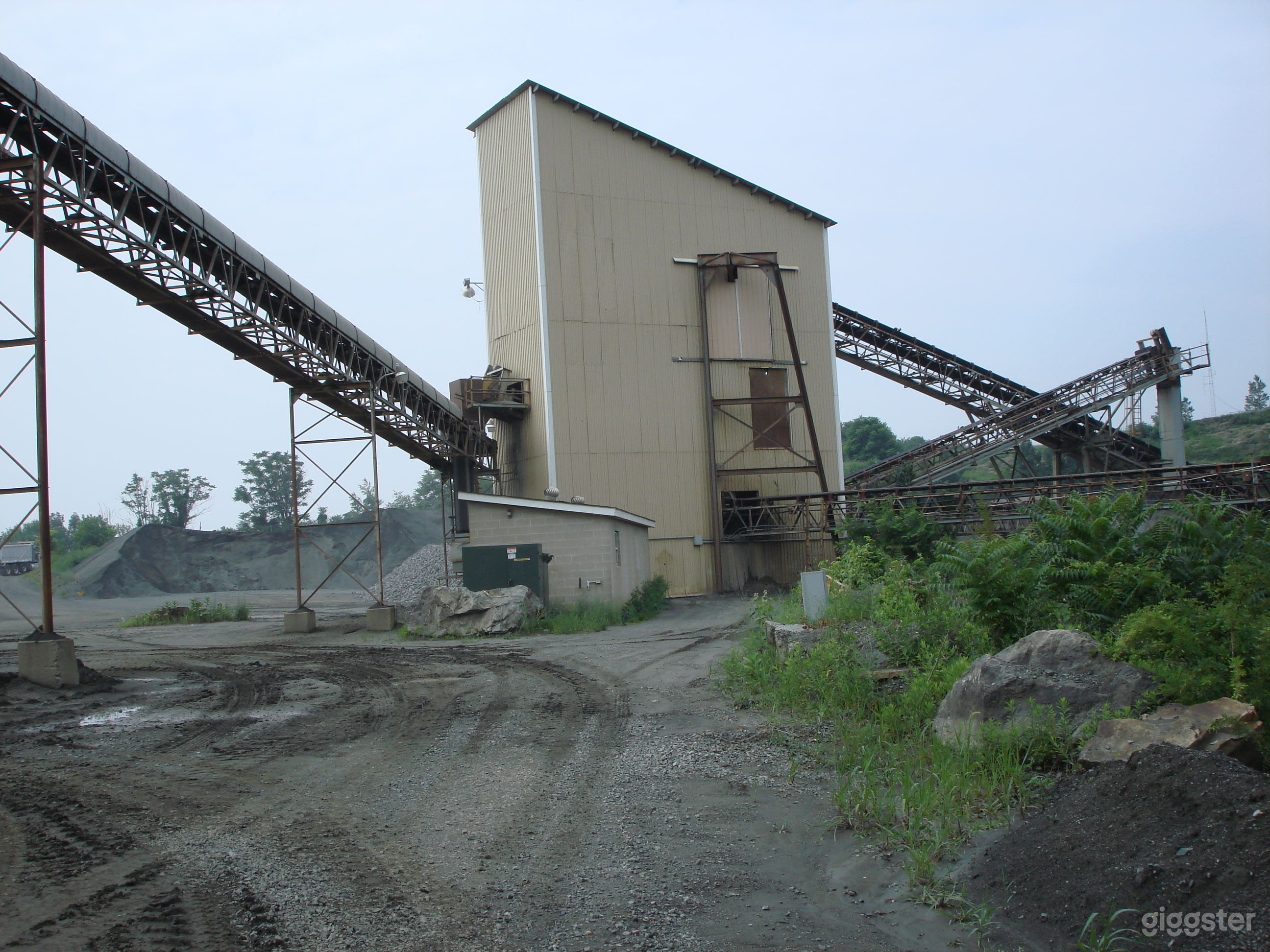 INDUSTRIAL 17 - Huge Operating Gravel Quarry Photo 4