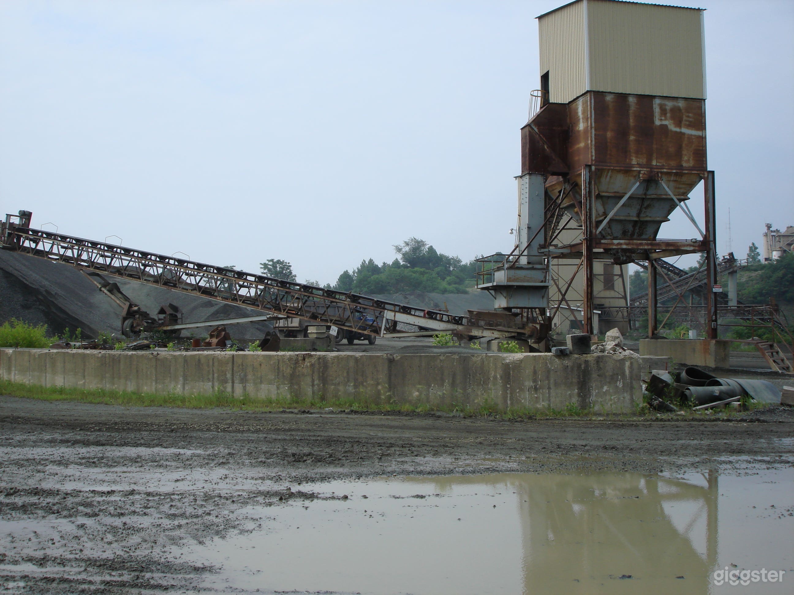 INDUSTRIAL 17 - Huge Operating Gravel Quarry Photo 2