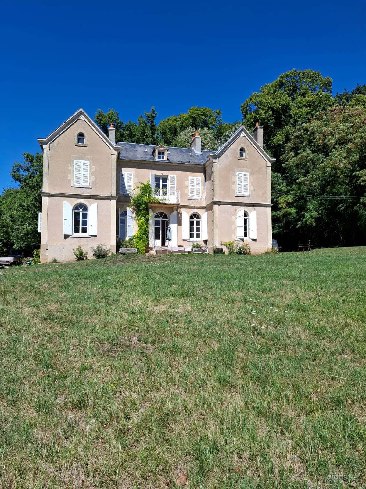 Photo de Charmant domaine du XIXe siècle avec parc, écuries / Bourgogne 3