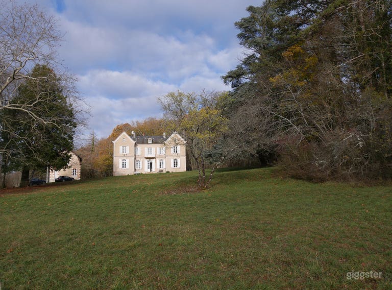  Charmant domaine du XIXe siècle avec parc, écuries / Bourgogne 