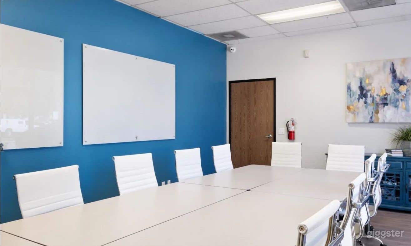 Large Modern Conference Room Photo 1