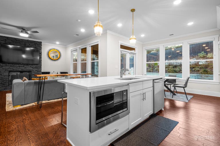  Stylish Lush Modern Home in Downtown Atlanta 