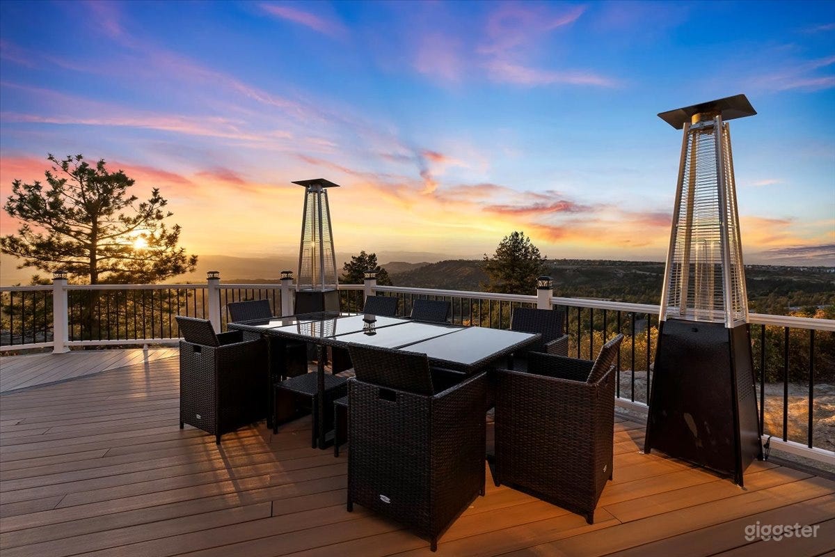 Unique 7-levels Luxury - Hot tub, Rooftop & Views! Photo 2