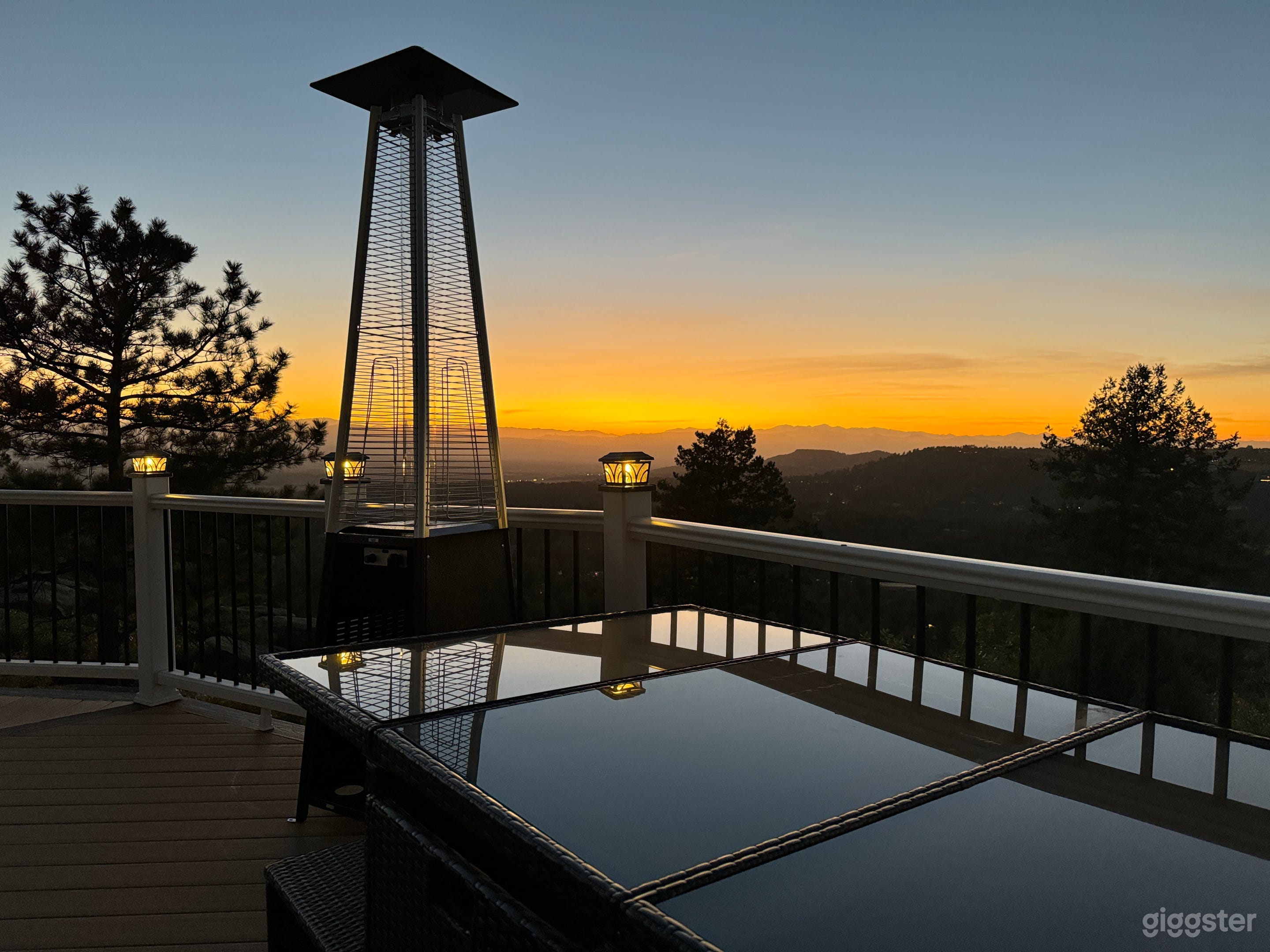 Unique 7-levels Luxury - Hot tub, Rooftop & Views! Photo 4