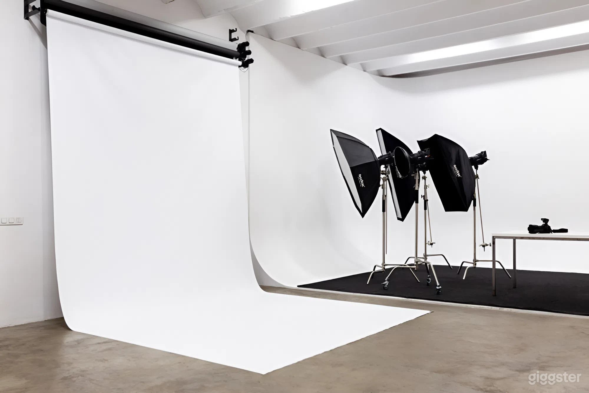 Estudio Fotográfico para sesiones medianas - Plató 2 Photo 1