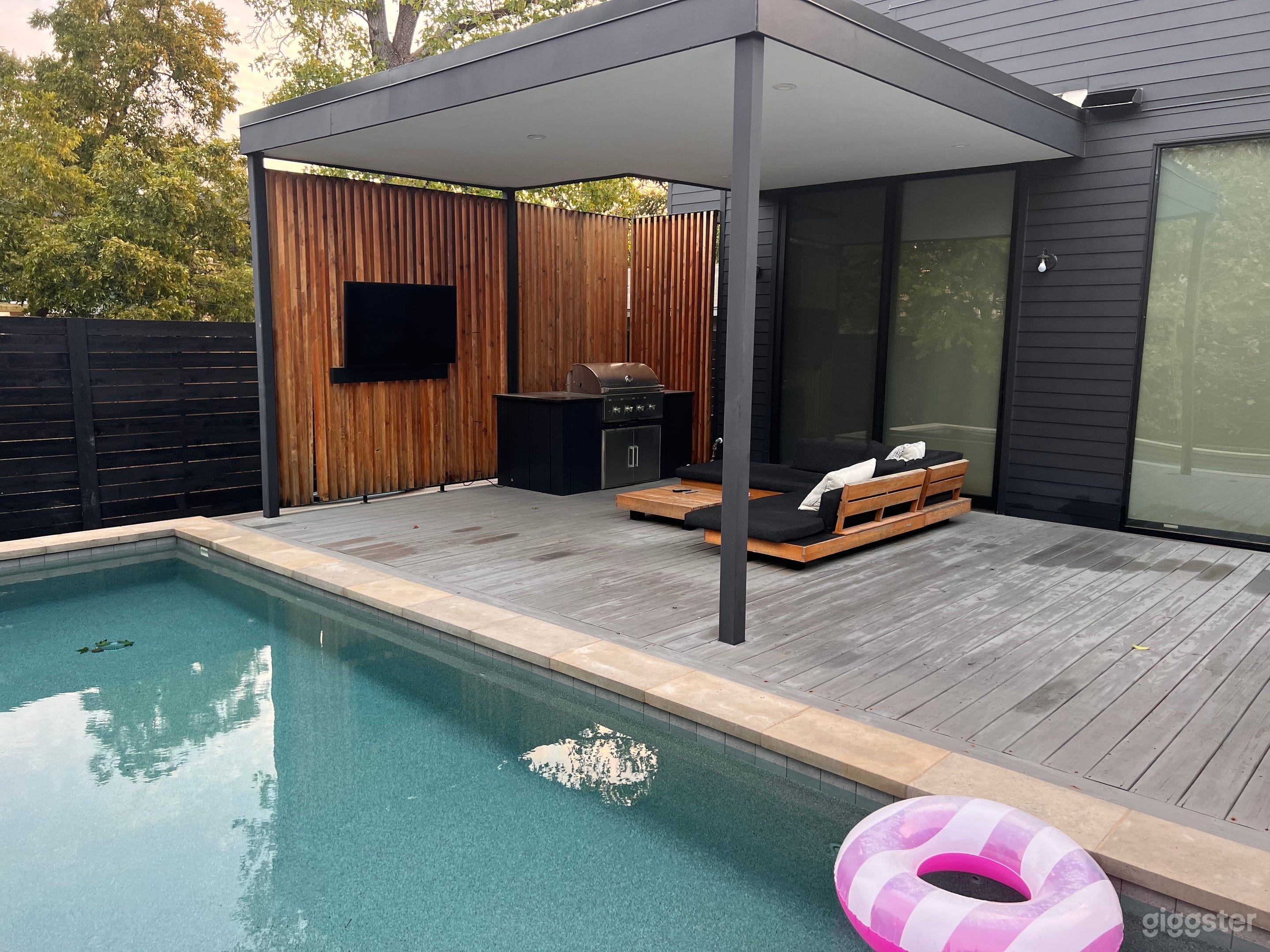 Beautiful Chilling pool off south congress Photo 2