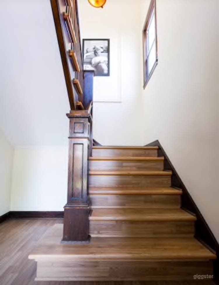 Larchmont village upper duplex prime location  Photo 2