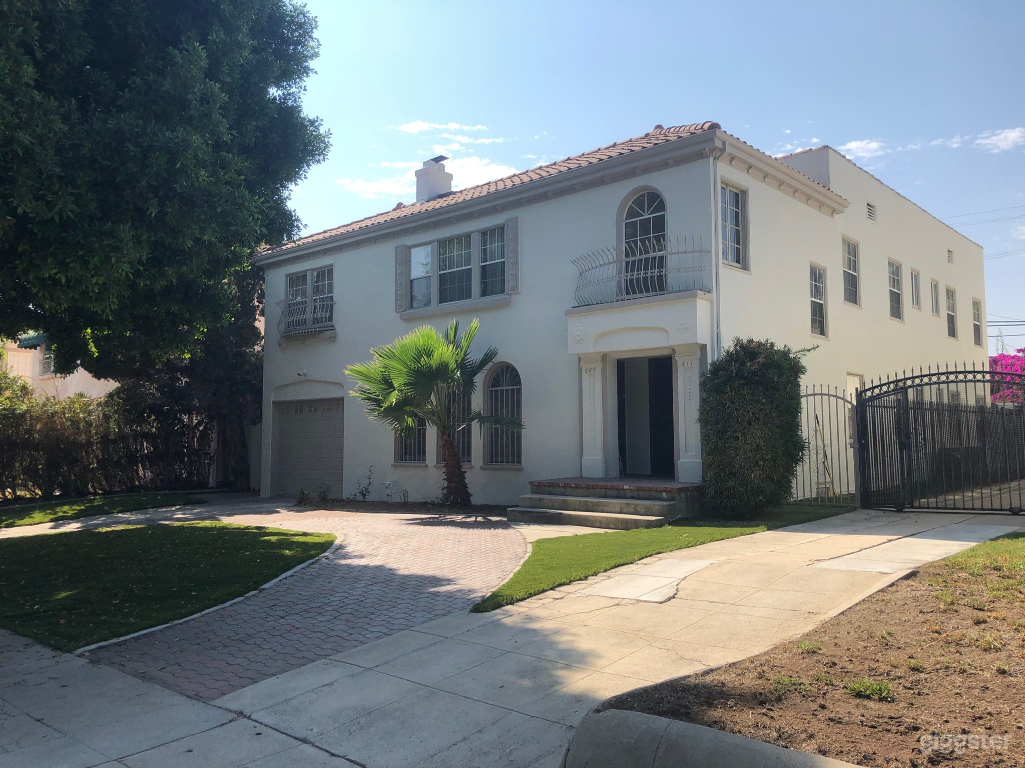 Larchmont village upper duplex prime location  Photo 3