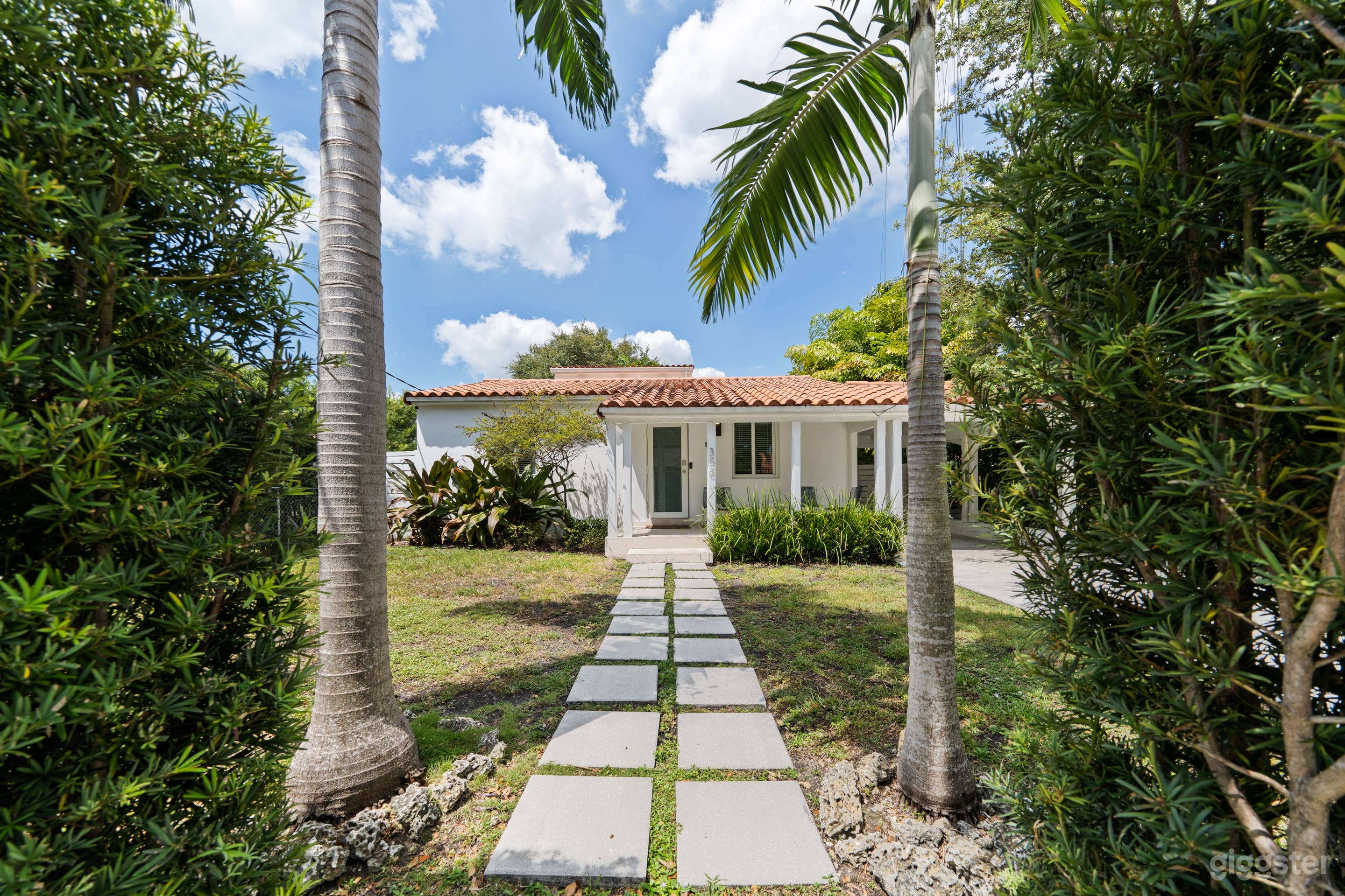 ELEGANT VILLA CARRERA: MIAMI'S GEM WITH URBAN CHIC Photo 4