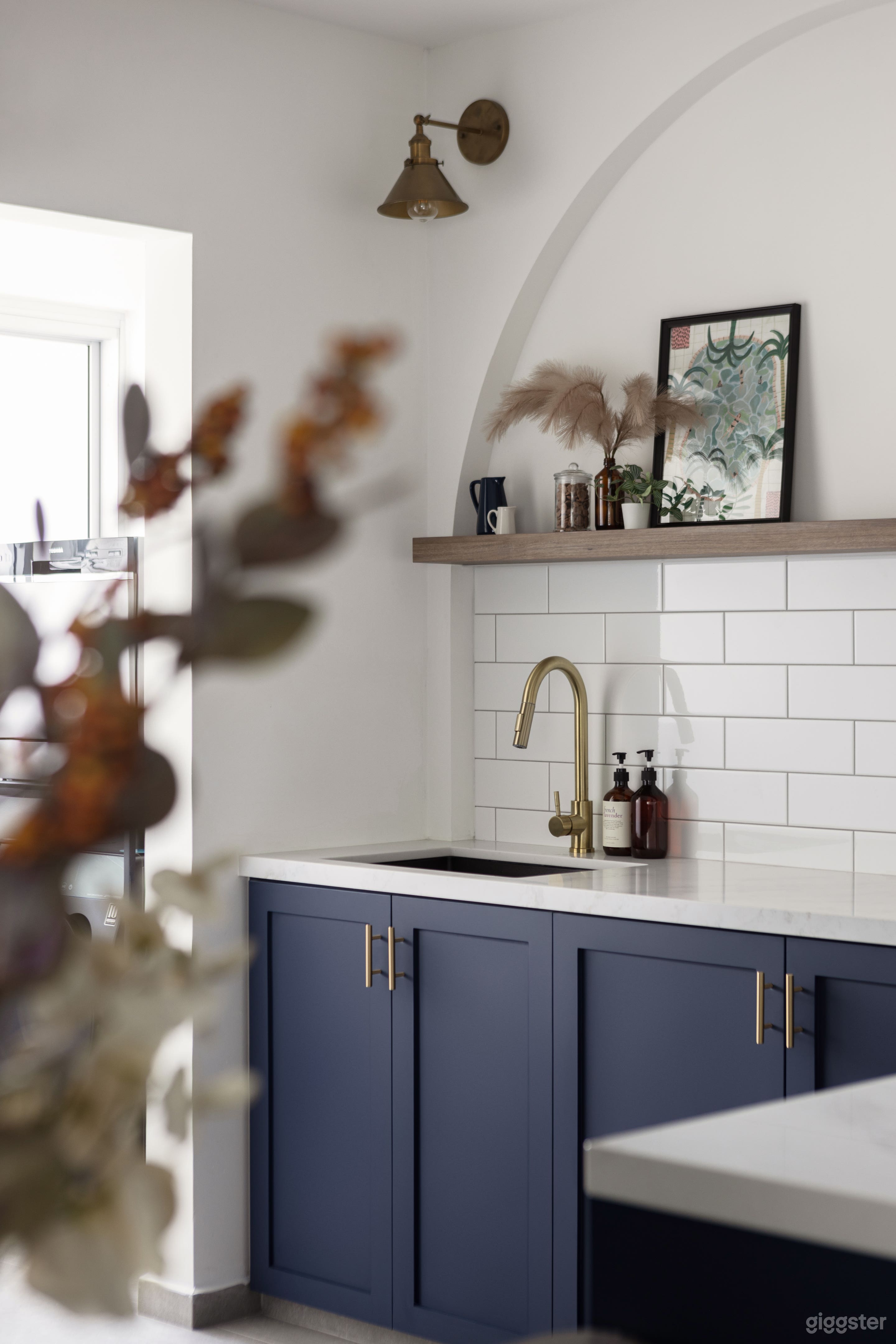 Bright and Airy Modern Farmhouse Photo 4