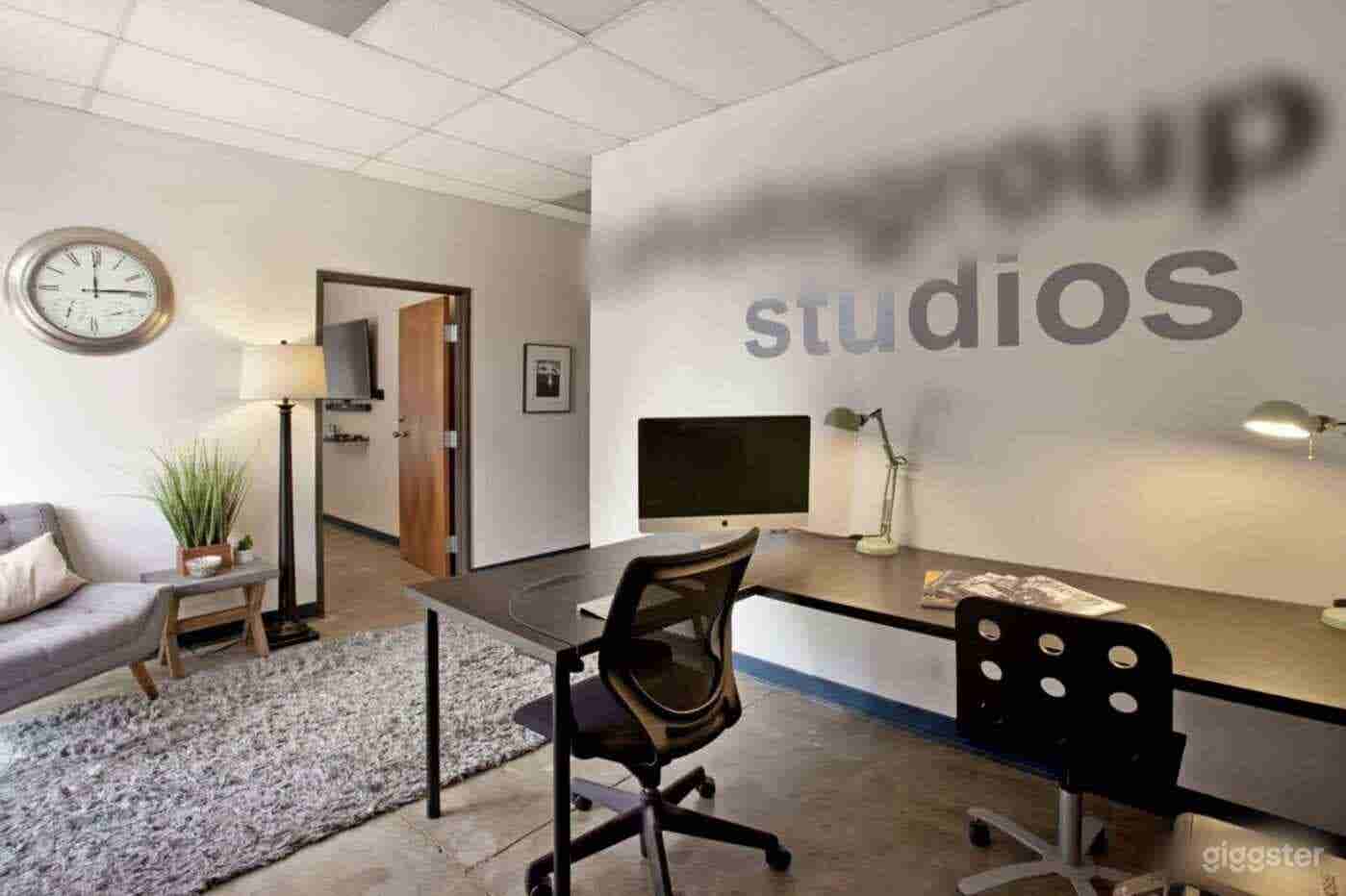 STUDIO B - SEAMLESS SOUNDSTAGE 78704 Photo 2