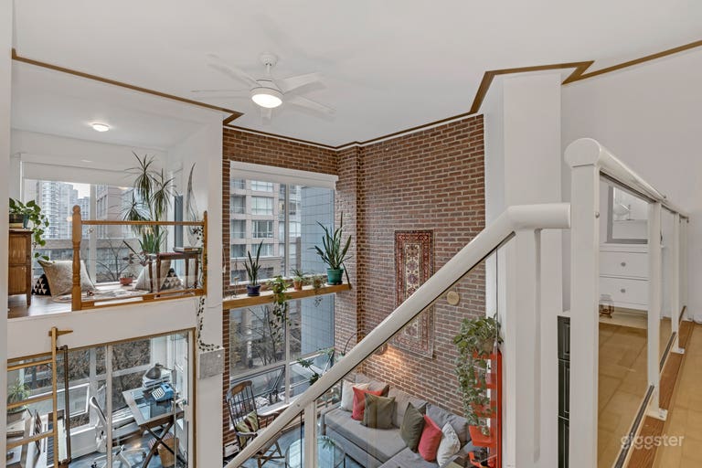  Elegant Loft with Cultural Flair 