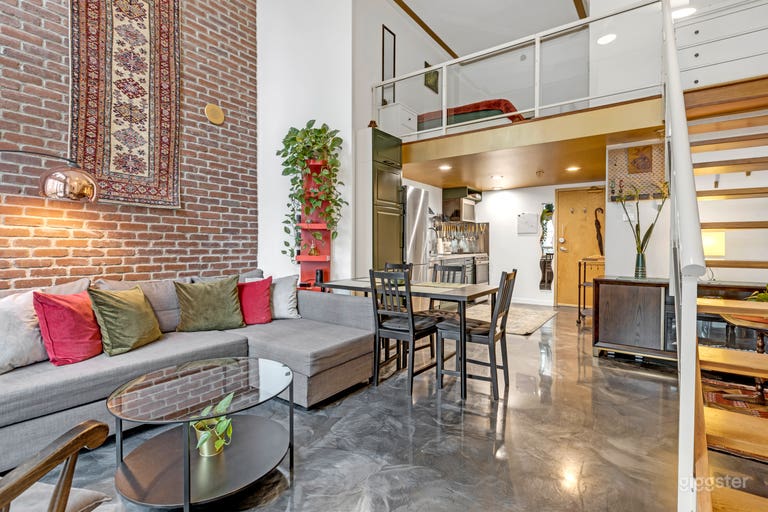  Elegant Loft with Cultural Flair 
