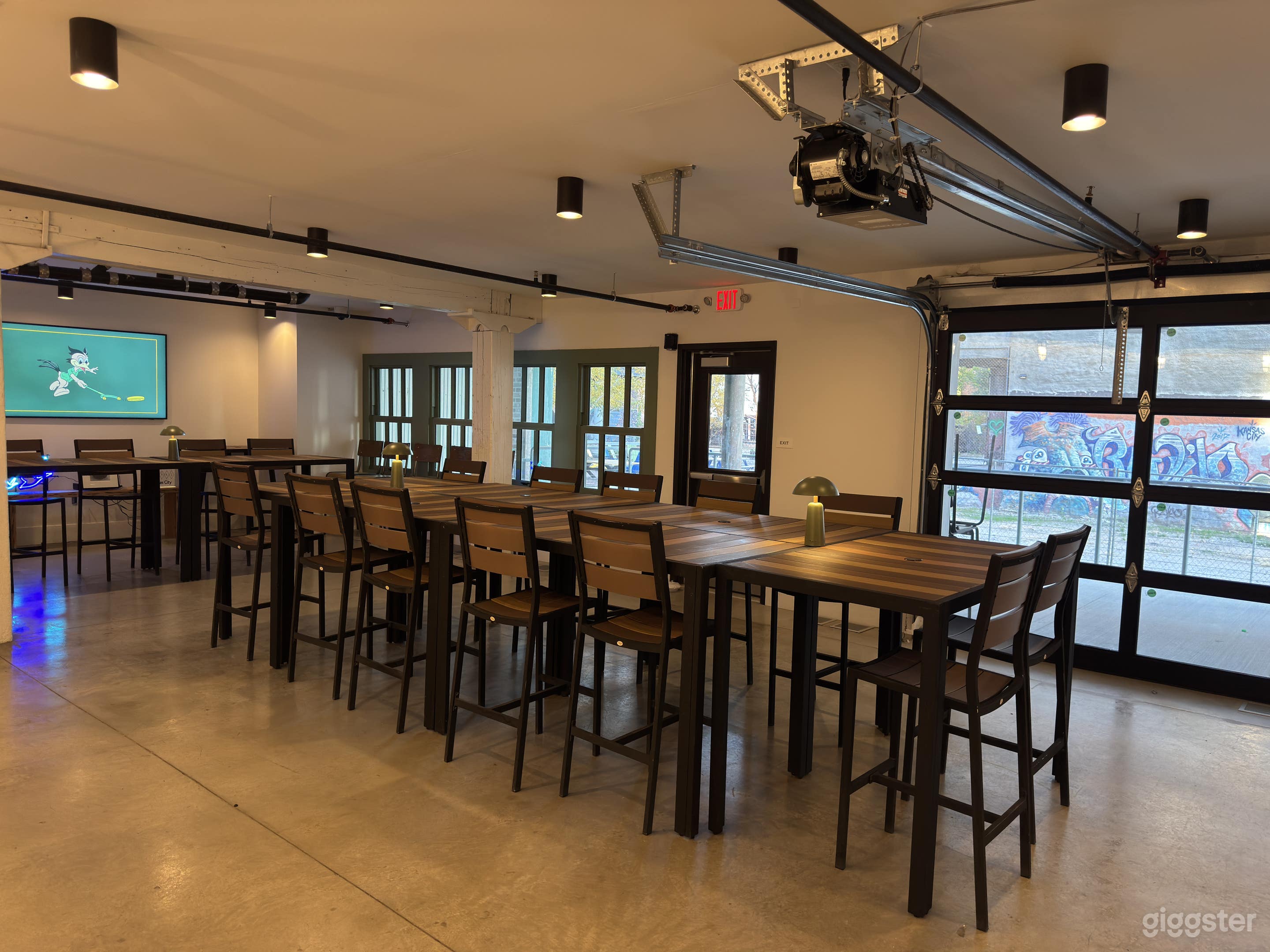 Private Room in Flexible Layout Photo 3
