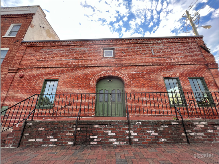  Renovated Historic Brick Carriage House Venue 