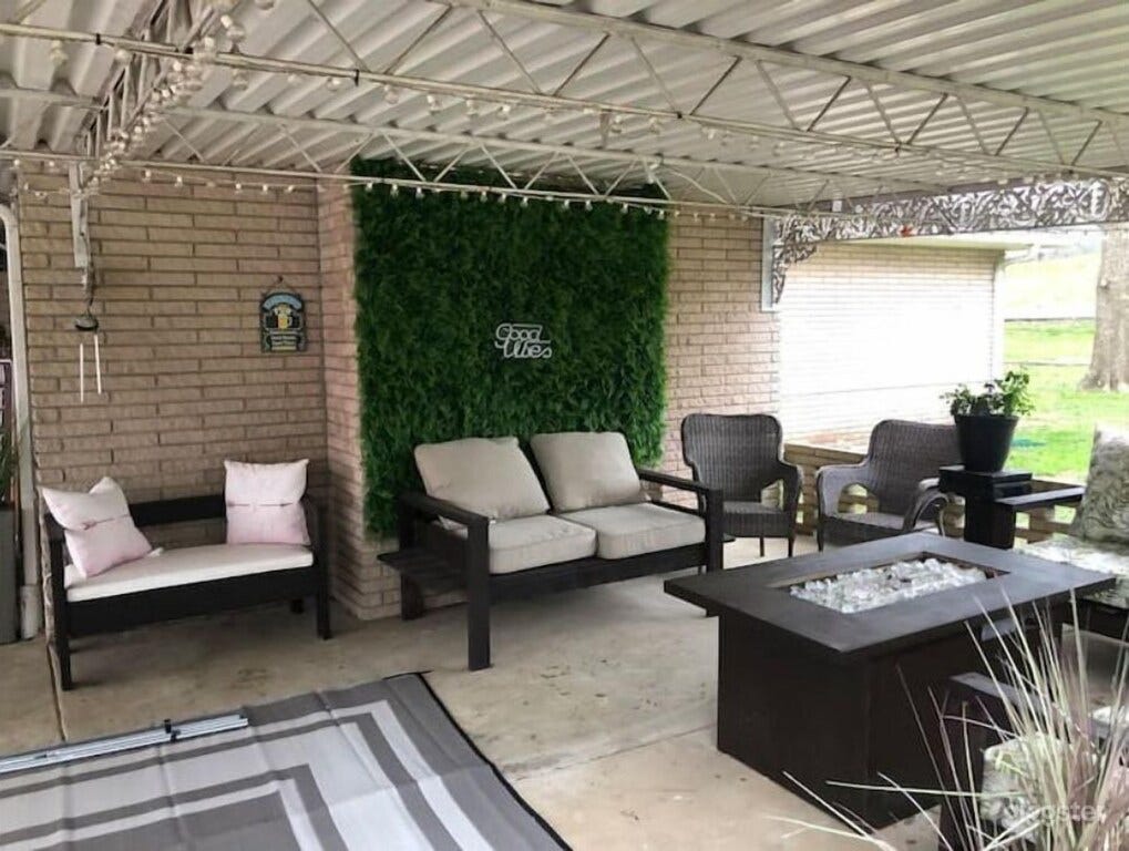 Valley Trail Retreat Farmhouse Home w/Hot Tub Photo 4