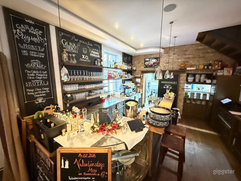  französisches Restaurant / Salon in historischer Tankstelle 