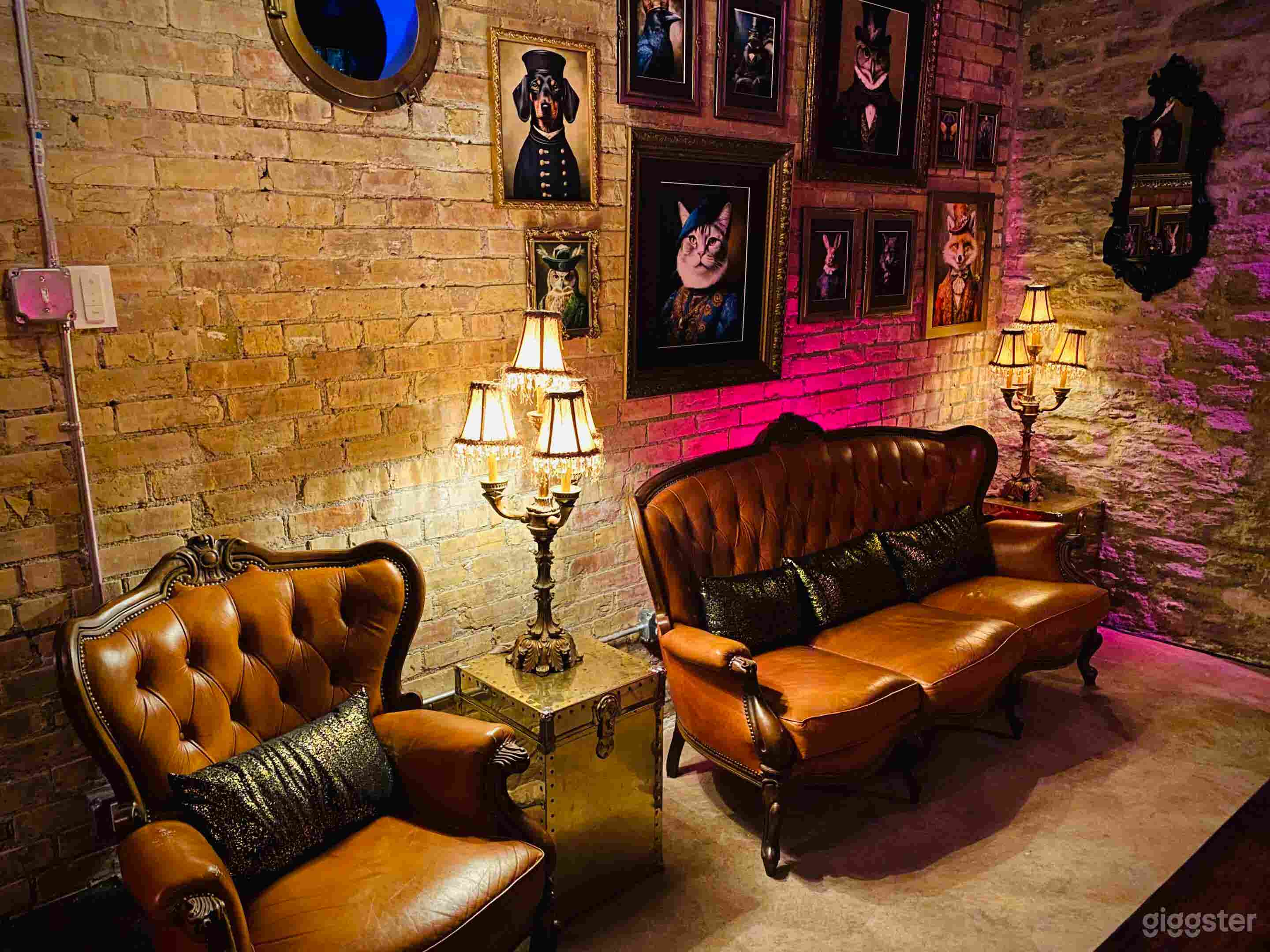 Atmospheric Underground Lounge for Creative Gatherings Photo 4
