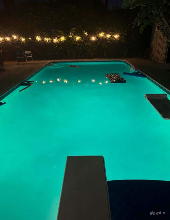 Lovely Rose Garden and Pool with diving board Photo 3