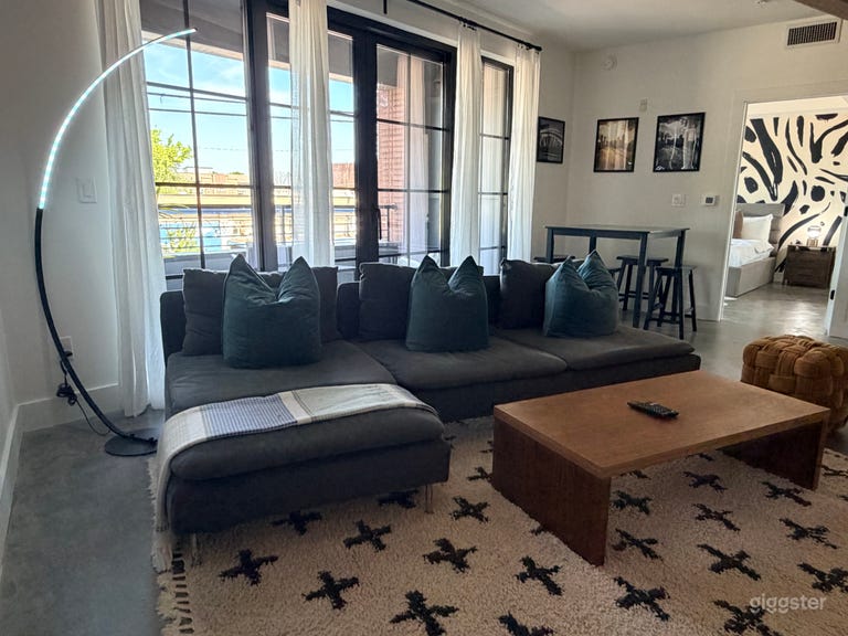  Downtown Modern Condo, HIP, and new construction!$! 