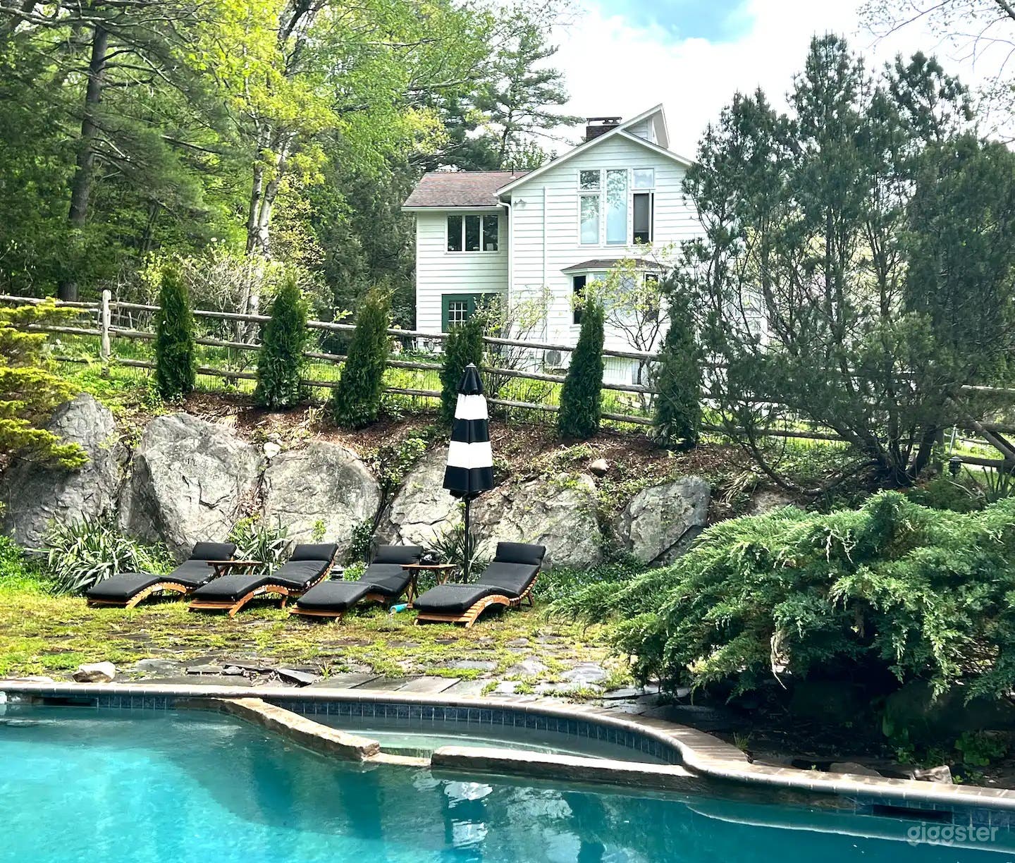 The Peacock House Photo 2